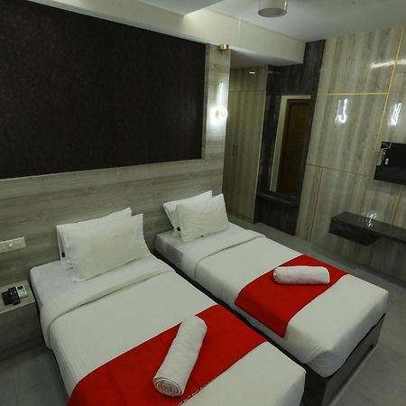 D-Luxe Hotel Kochi エクステリア 写真