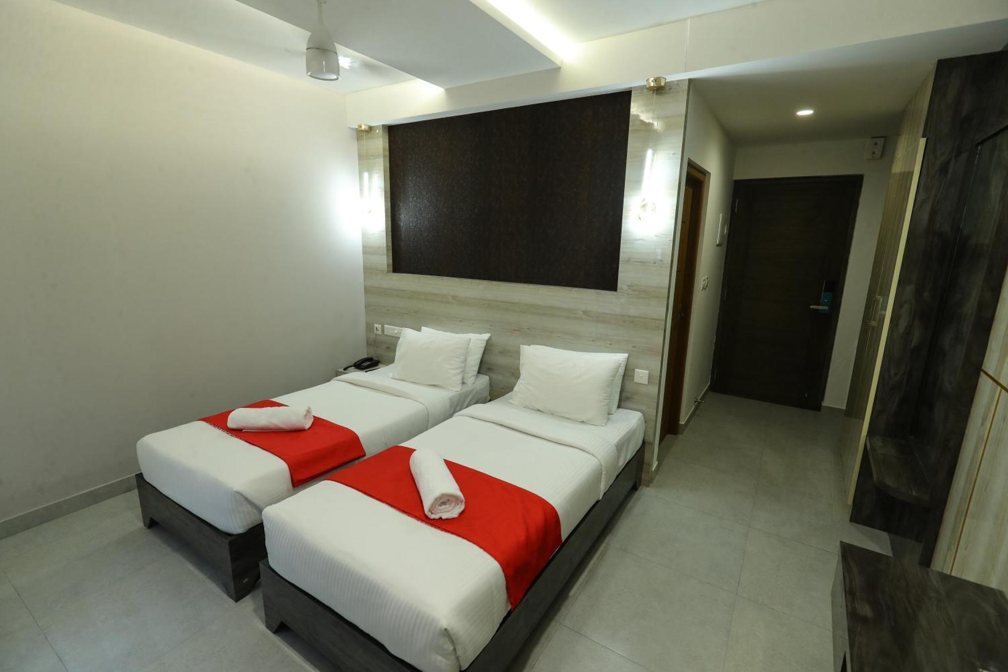 D-Luxe Hotel Kochi エクステリア 写真
