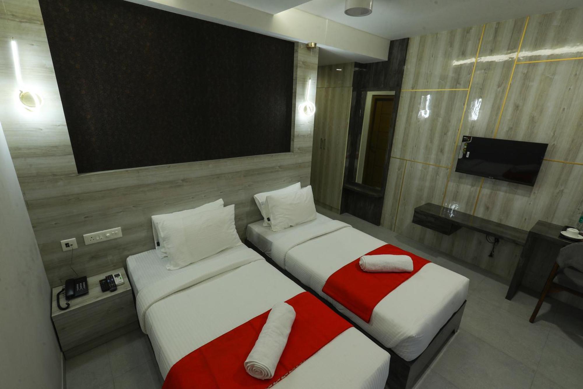 D-Luxe Hotel Kochi エクステリア 写真